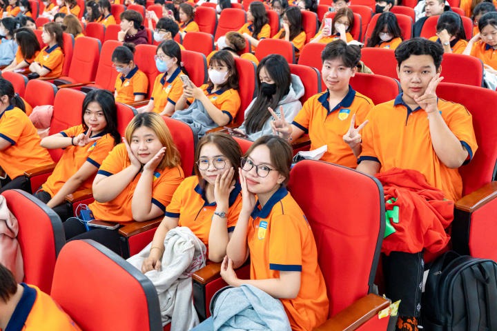 Nhiều suất Www 13Win one nổ hũ được trao đến tân Tải app 13Win Khoa Tài chính - Thương mại trong lễ chào đón 27