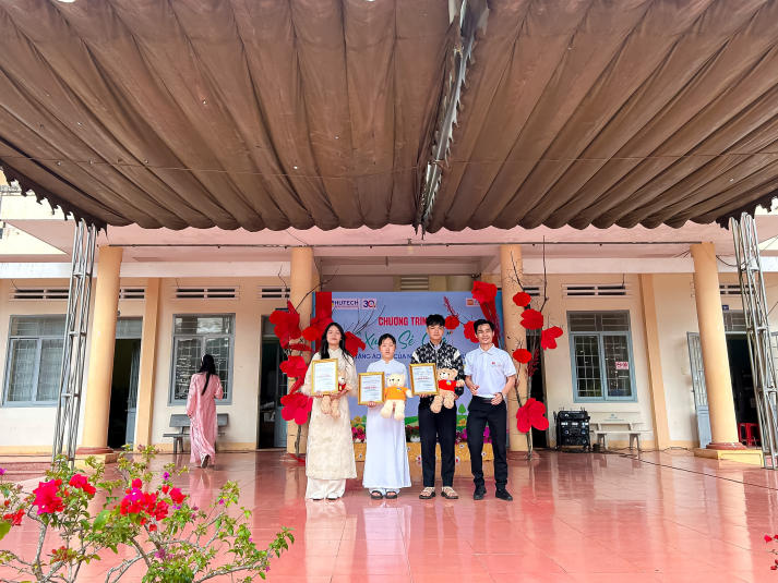 Mang hơi ấm mùa xuân đến học đường: 13WIN13 tổ chức Xuân sẻ chia 2026 tại Đắk Lắk 45