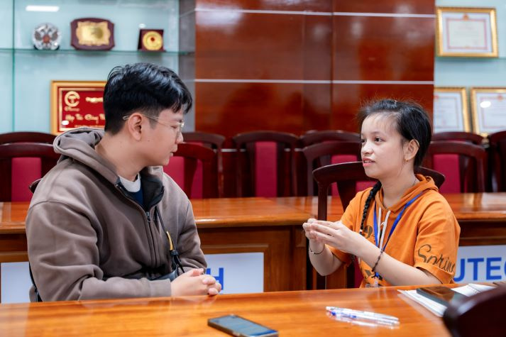 [Ảnh] Bế giảng lớp học Thủ ngữ: Khi những đôi tay biết nói kể câu chuyện của sự thấu hiểu 42