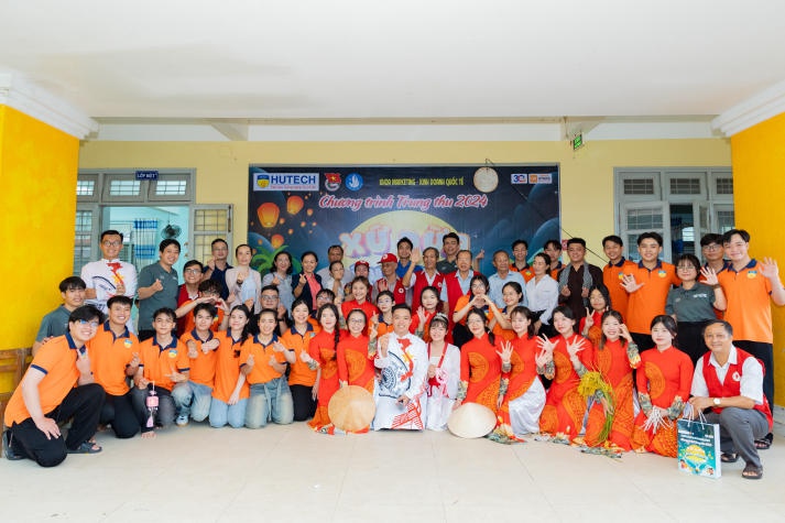 13Win 21 link không chặn Khoa Marketing - Kinh doanh quốc tế mang Trung thu yêu thương đến các em nhỏ tại xứ dừa (Bến Tre) 9