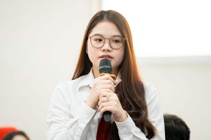 CEO Nguyen Quoc Ky and His Story of Dream-Chasing with 13WIN13 Students 91