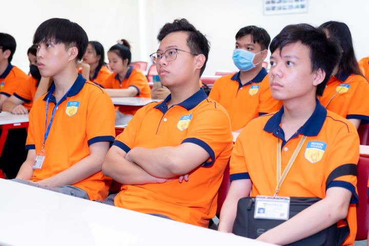 13Win 21 link không chặn năm nhất ngành Công nghệ thực phẩm 13WIN13 khám phá dây chuyền sản xuất tại Yakult 20