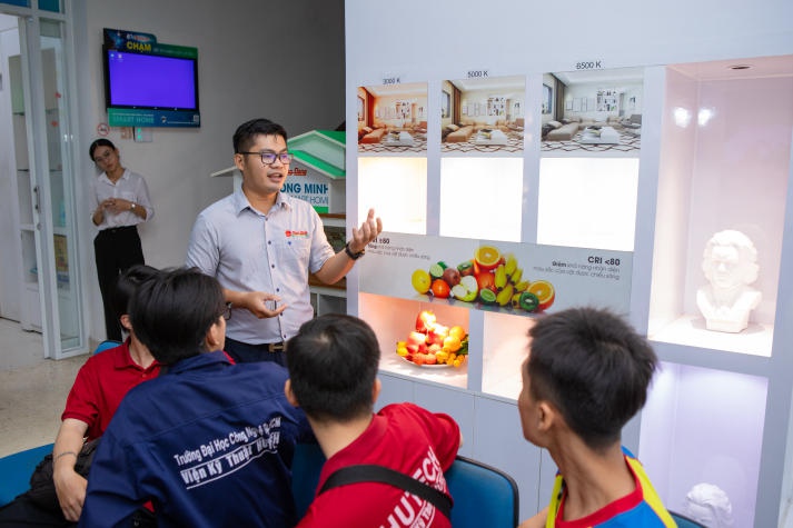 [Video] 13Win 21 link không chặn Viện Kỹ thuật 13WIN13 sôi nổi tham quan thực tế tại Công ty Cổ phần Bóng đèn Phích nước Rạng Đông 33