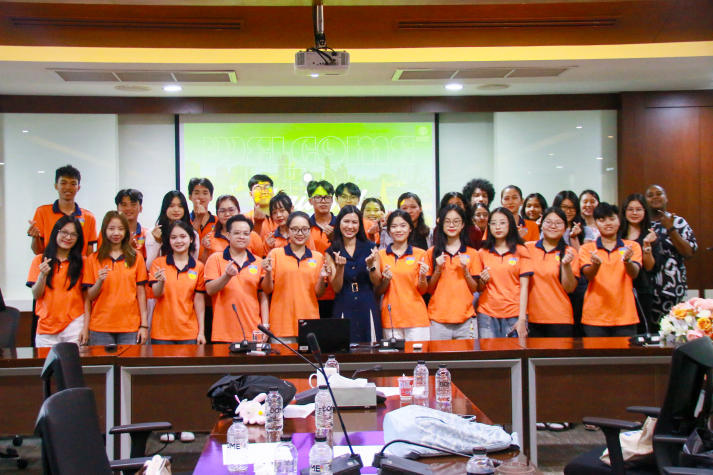 Marketing and International Business students participate in study and exchange program at Thammasat Business School 25