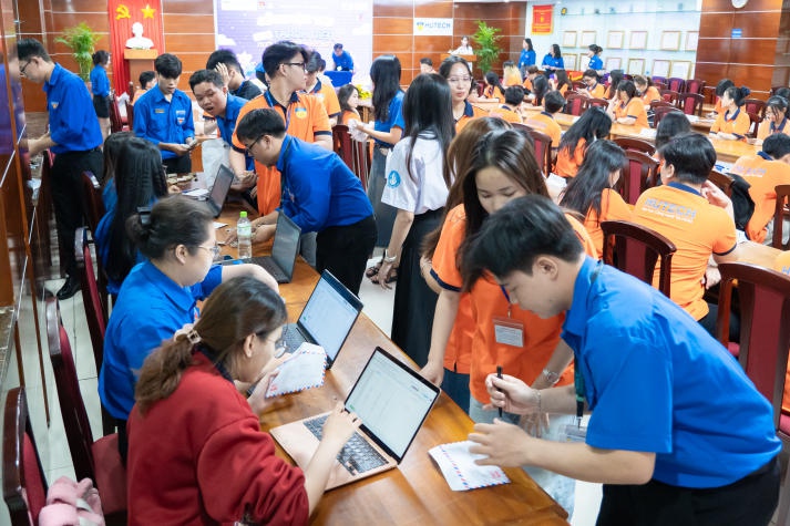 Lan tỏa yêu thương từ công trình thanh niên “Nuôi heo đất” của Tải app 13Win Khoa Marketing - Kinh doanh quốc tế 63
