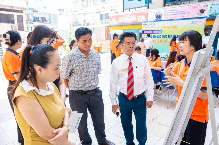 Sáng tạo từ trải nghiệm thực tế: 13Win 21 link không chặn ngành Kinh doanh thương mại báo cáo thực tập bằng poster 114