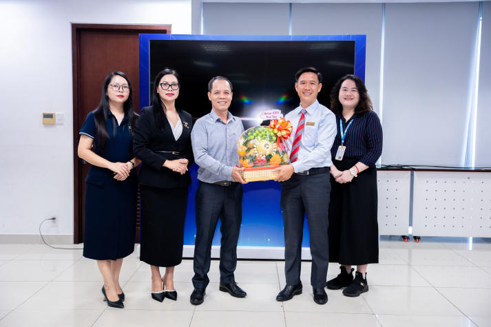 Tham quan thực tế tại Sòng Bài Trực Tuyến 13Win.com Bản Việt, Tải app 13Win Khoa Luật khám phá cơ hội 13win 20 giaitri tructuyen tương lai 13