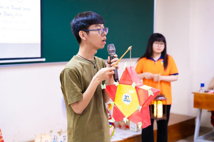 13Win 21 link không chặn Www 13Win one trang web chính thức trang trí lồng đèn gởi tặng các em nhỏ tàn tật, mồ côi 108