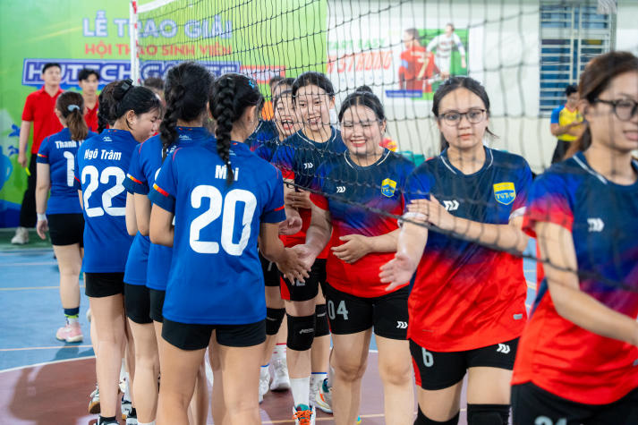Chung kết Bóng chuyền nữ 13WIN13 GAMES 2026: Ngôi vương gọi tên Khoa Marketing - Kinh doanh quốc tế 15