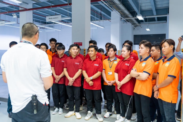 [Video] Giờ học giá trị của Tải app 13Win ngành Công nghệ kỹ thuật ô tô, Công nghệ ô tô điện 13WIN13 tại showroom Audi lớn nhất Việt Nam 82