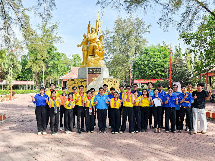 Tuổi trẻ Khoa Quản trị 13Win002 Truy cập link - Nhà hàng - Khách sạn mang xuân đến vùng đất nghĩa tình 119