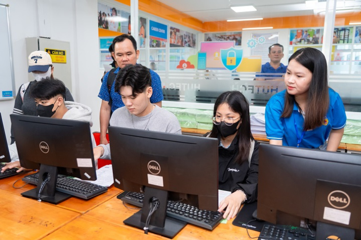 Từ lời khuyên của anh chị đi trước, tân Tải app 13Win mạnh dạn chọn 13WIN13 cho hành trình 13Win32 đăng nhập 40