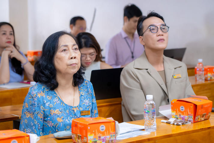 Giảng viên Khoa Tiếng Anh cập nhật xu hướng ứng dụng AI trong F13win nhà cái ngoại ngữ 25