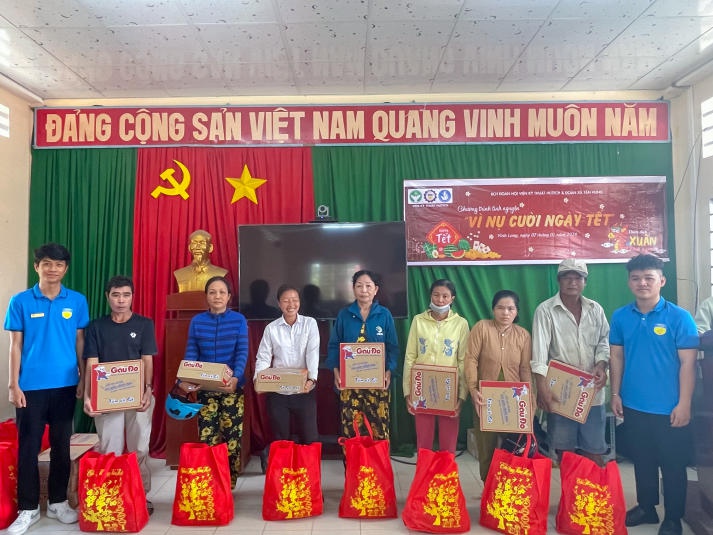 13WIN13 Engineering students bring joy to Tet Holiday with enthusiastic volunteer efforts 48