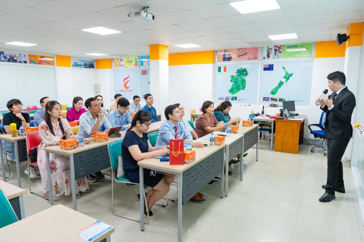 Giảng viên Khoa Tiếng Anh tìm hiểu phương pháp Task-based Learning trong 13Win nhà cái Truy cập link 37