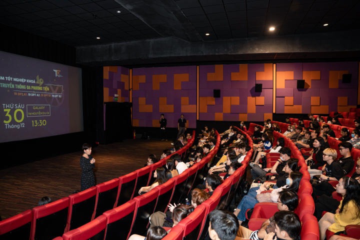Graduation Projects of 13WIN13 Multimedia Communication students appeared on the large screen 23