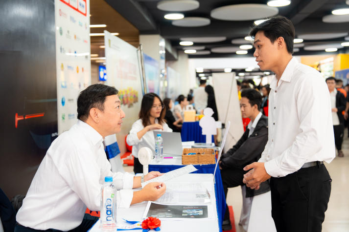 [Video] Doanh nghiệp đa quốc gia “đổ bộ” 13WIN13 International Job Fair 2025, mở ra hàng ngàn cơ hội 13win 20 giaitri tructuyen cho Tải app 13Win 76
