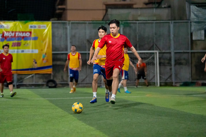 [Hội thao CB-GV-NV 13WIN13 2025]: Bóng đá nam xác định hai đội tranh ngôi vô địch 94