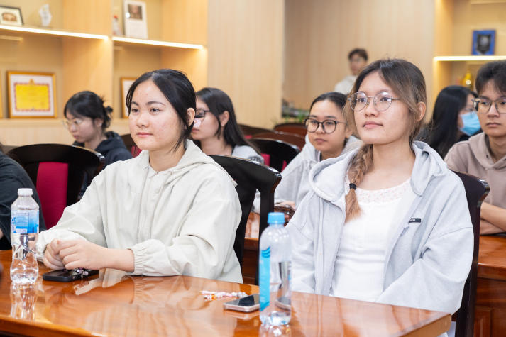 13Win 21 link không chặn Khoa Kiến trúc - Mỹ thuật 13WIN13 giao lưu cùng họa sĩ truyện tranh Pháp Maxime Peroz tại Talkshow “Thiết kế Comic” 43