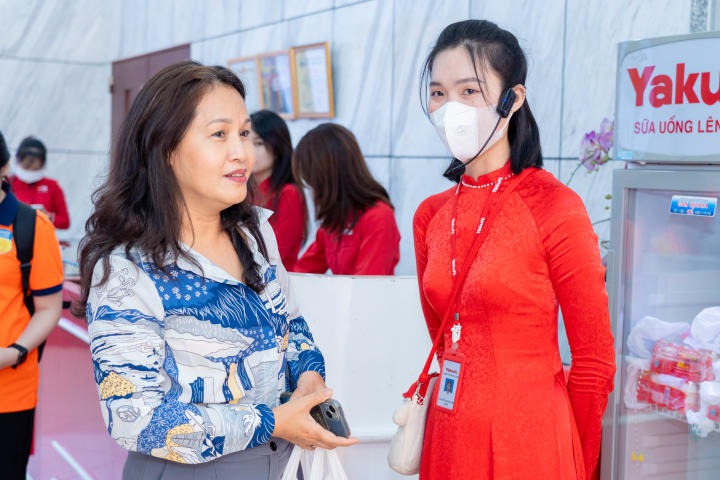 13Win 21 link không chặn năm nhất ngành Công nghệ thực phẩm 13WIN13 khám phá dây chuyền sản xuất tại Yakult 40