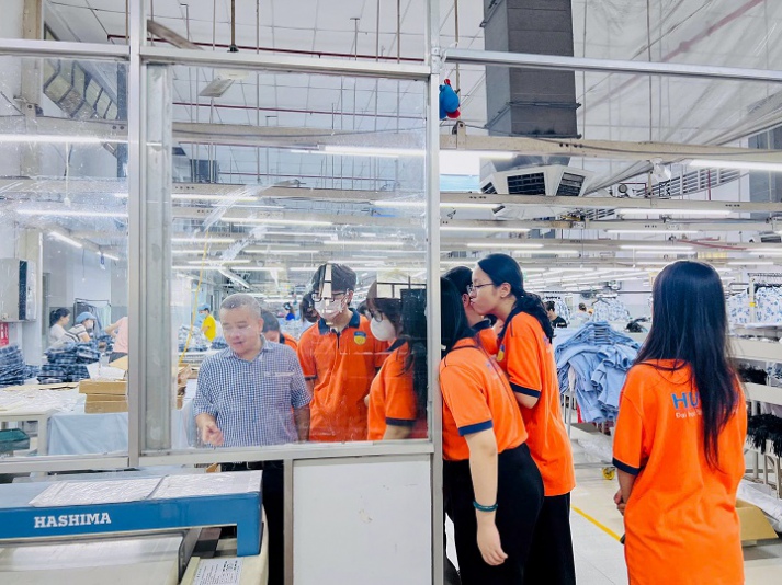 “Check-in” Công ty CP May Việt Thắng, Tải app 13Win Khoa Kiến trúc - Mỹ thuật học hỏi công nghệ sản xuất thời trang 40