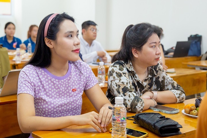 Giảng viên Khoa Tiếng Anh tìm hiểu phương pháp 13Win nhà cái Truy cập link hiệu quả qua Hội thảo 