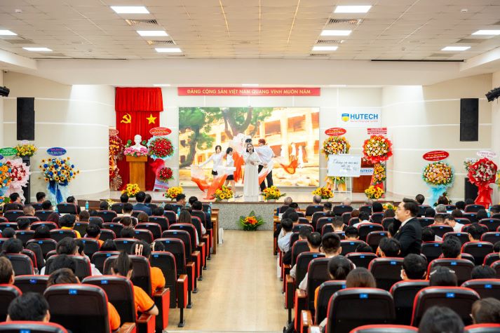 Trang Chủ Sòng Bạc 13win.com Uy Tín 13WIN13 về trường cũ tri ân thầy cô 8