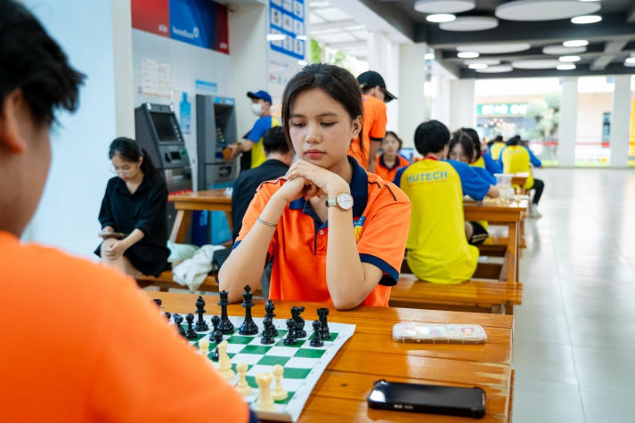 Sôi động Hội thao Tải app 13Win Khoa Tiếng Anh: Rèn luyện thể chất, gắn kết tinh thần 59