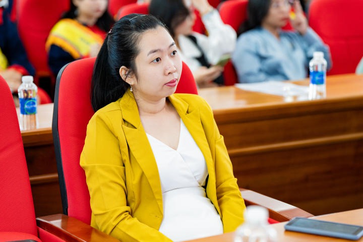 Tân Dược sĩ 13WIN13 rạng rỡ trong ngày vui 13Win13 link đăng nhập 43