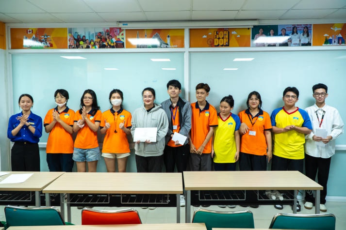 [Ảnh] 13Win 21 link không chặn Khoa Tiếng Anh bùng nổ năng lượng tại chương trình tập huấn kỹ năng Amazing Race - Keep Shining 95