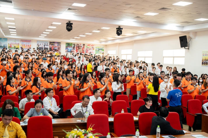 CEO Nguyen Quoc Ky and His Story of Dream-Chasing with 13WIN13 Students 86