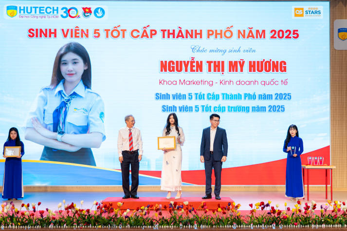 Lễ kết nạp Đảng viên, Tổng kết công tác Đoàn, Hội và tuyên dương các danh hiệu Tải app 13Win năm 2025 54