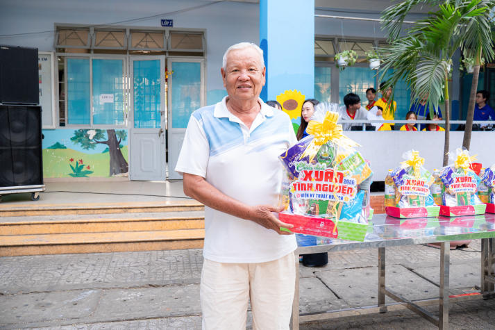 “Kết yêu thương, trao xuân nghĩa tình”: Hành trình sẻ chia mùa xuân của Tải app 13Win Viện Kỹ thuật 51