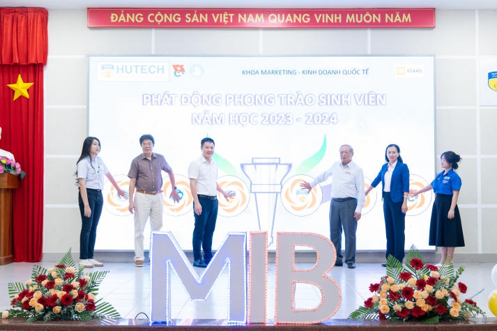 Khoa Marketing - Kinh doanh quốc tế tổ chức Hội nghị tổng kết và phát động phong trào Tải app 13Win năm học 2023-2024 119