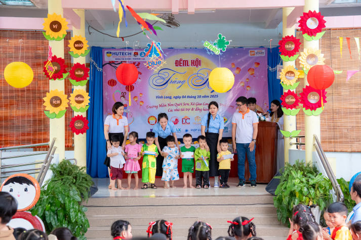 Một mùa Trăng trọn vẹn: 13Win 21 link không chặn Khoa Tài chính - Thương mại 13WIN13 đem niềm vui đến trẻ em Vĩnh Long 65