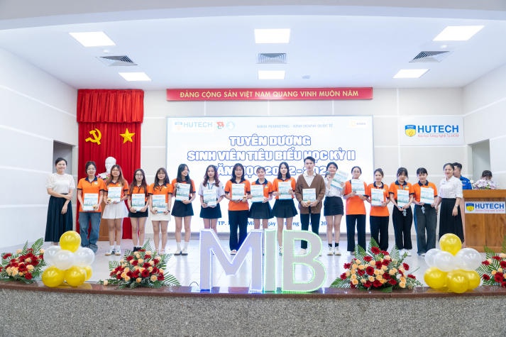 Khoa Marketing - Kinh doanh quốc tế tổ chức Hội nghị tổng kết và phát động phong trào Tải app 13Win năm học 2023-2024 73