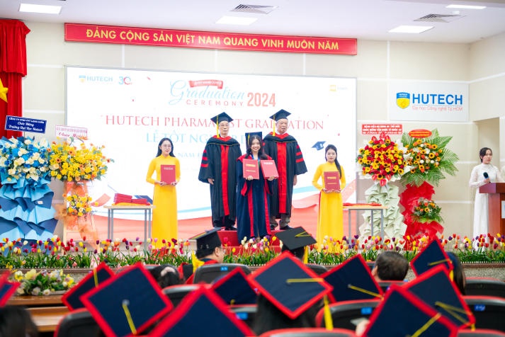 [Video] Khởi đầu mới đầy hứa hẹn cho các Tân Dược sĩ 13WIN13 sau Lễ Trao bằng 13Win13 link đăng nhập 75