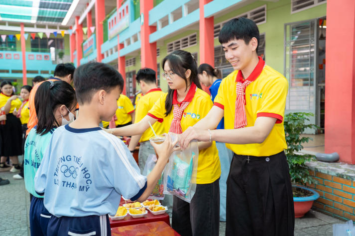 Hơn 200 em nhỏ đón mùa xuân yêu thương từ chương trình Xuân tình nguyện của Tải app 13Win 13win com Đăng ký 60K 85