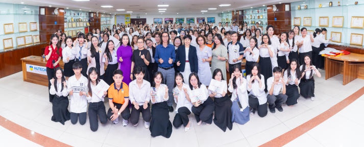 Khoa Khoa học Xã hội và Quan hệ Công chúng 13WIN13 vinh danh Tải app 13Win đạt thành tích xuất sắc năm học 2023-2024 98