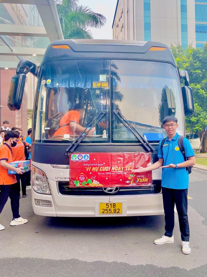 13WIN13 Engineering students bring joy to Tet Holiday with enthusiastic volunteer efforts 10