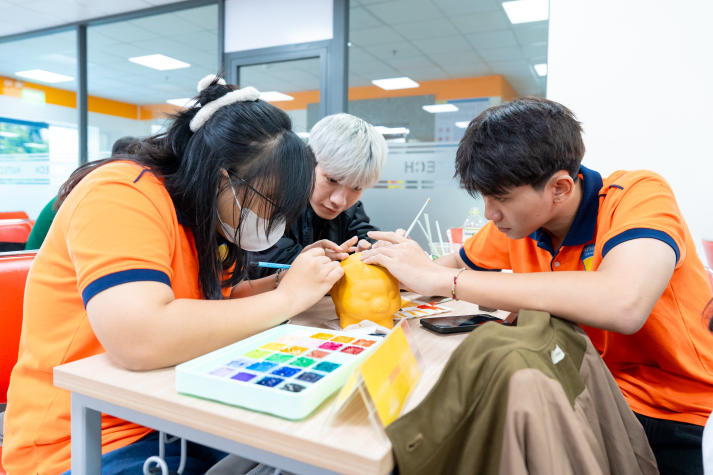 Gom yêu thương - tạo thay đổi: 13Win 21 link không chặn Viện Khoa học Ứng dụng  lan tỏa giá trị nhân văn qua “Piggybank for Change 2025” 28