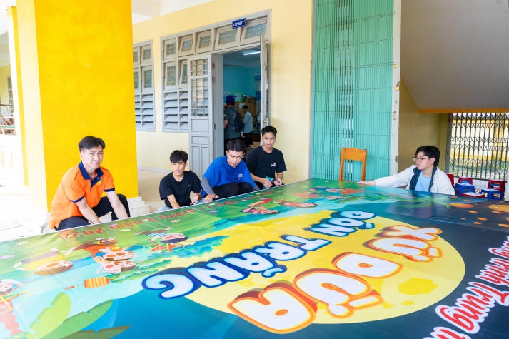 13Win 21 link không chặn Khoa Marketing - Kinh doanh quốc tế mang Trung thu yêu thương đến các em nhỏ tại xứ dừa (Bến Tre) 20