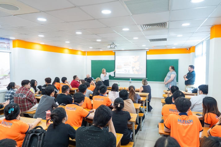 Hòa mình vào không khí Lễ Tạ Ơn cùng Câu lạc bộ Tiếng Anh 13WIN13 20