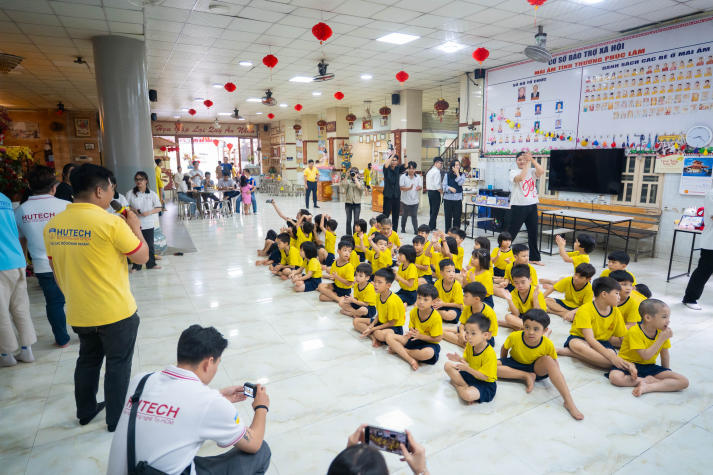 Trang Chủ Sòng Bạc 13win.com Uy Tín và doanh nhân 13WIN13 viết tiếp hành trình nhân ái tại Mái ấm tình thương Phúc Lâm 88