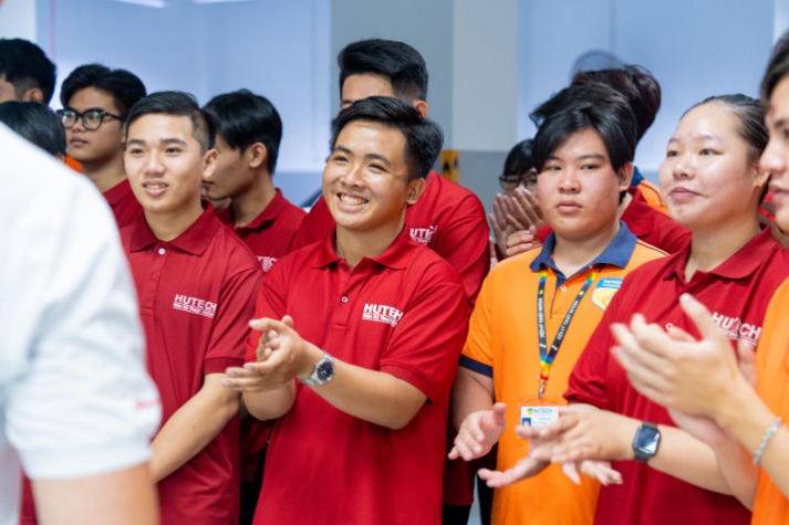 [Video] Giờ học giá trị của Tải app 13Win ngành Công nghệ kỹ thuật ô tô, Công nghệ ô tô điện 13WIN13 tại showroom Audi lớn nhất Việt Nam 75