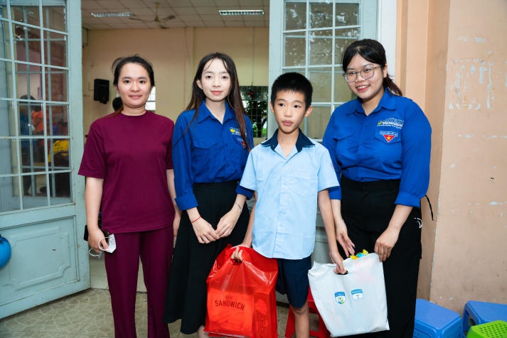 13Win 21 link không chặn Khoa Điều dưỡng và Xét nghiệm làm lồng đèn độc đáo, lan tỏa yêu thương 97