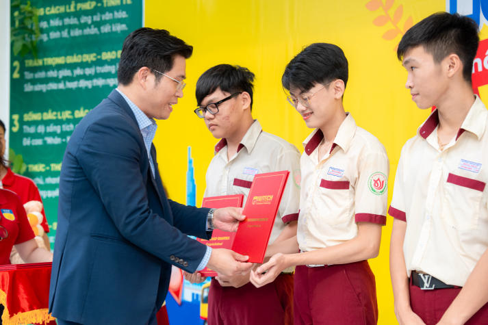 [Video] 13WIN13 Scholarship Tour 2026 tiếp sức học sinh THCS-THPT Hoa Sen (cơ sở 1) với 18 suất Www 13Win one nổ hũ giá trị 29