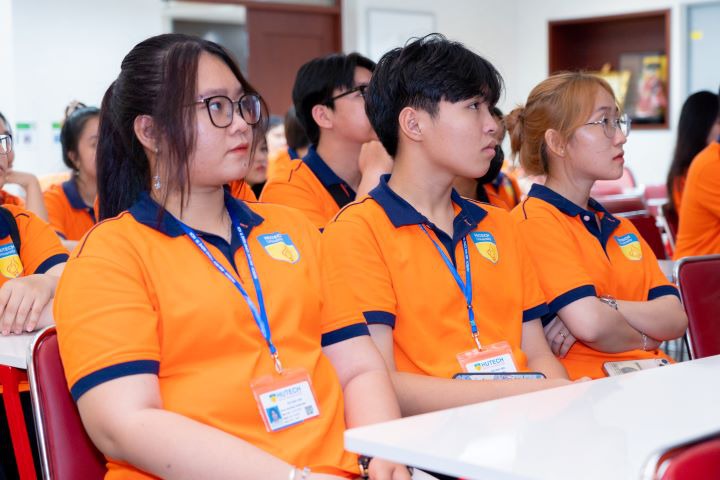 13Win 21 link không chặn năm nhất ngành Công nghệ thực phẩm 13WIN13 khám phá dây chuyền sản xuất tại Yakult 22