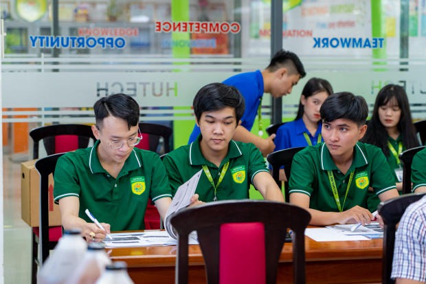 Applied Sciences students explored biological wastewater treatment methods 52