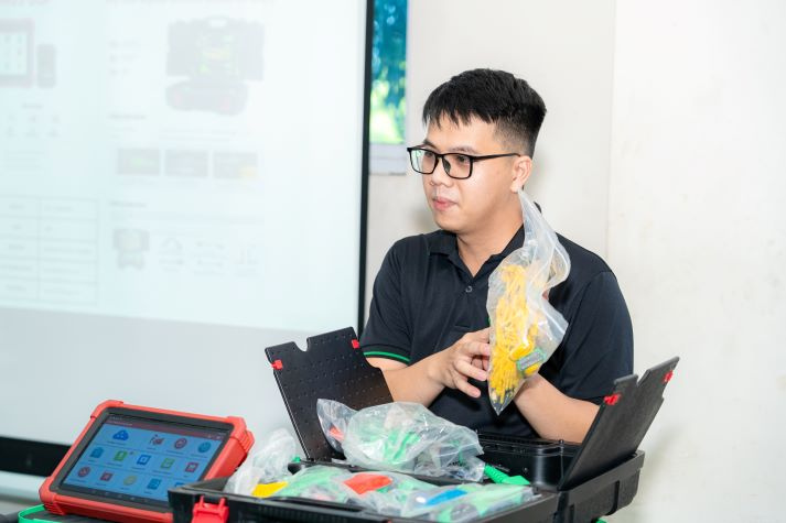 13Win 21 link không chặn Viện Kỹ thuật cập nhật công nghệ chẩn đoán ô tô điện với thiết bị Launch X431 21
